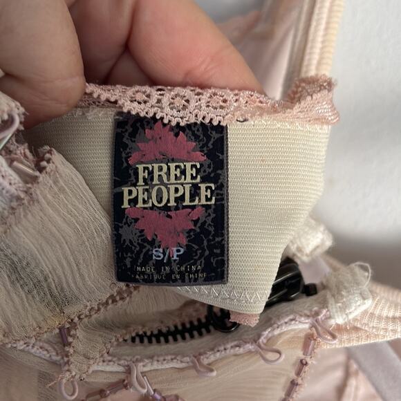 Vintage 90’s Y2K Free People tiered ruffle lace racerback tank top sz S - Picture 7 of 8